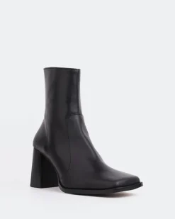 Women L'INTERVALLE Chard Black Leather