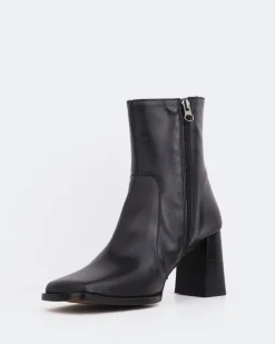 Women L'INTERVALLE Chard Black Leather