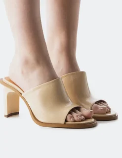 Women L'INTERVALLE Corvo Nude Leather