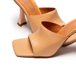 Women L'INTERVALLE Cythera Nude Leather