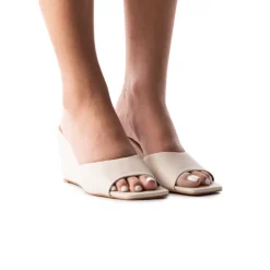 Women L'INTERVALLE Toscana Cream Leather